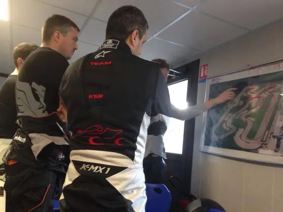 Cours de karting avec analyse du circuit Cours de karting à MK Circuit (Briefing)